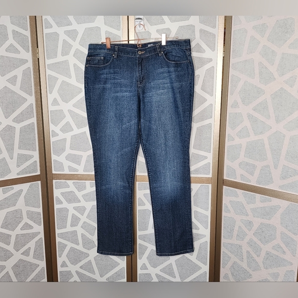 New York & Company Low Rise Skinny Jeans | Size 18 - Picture 6 of 7